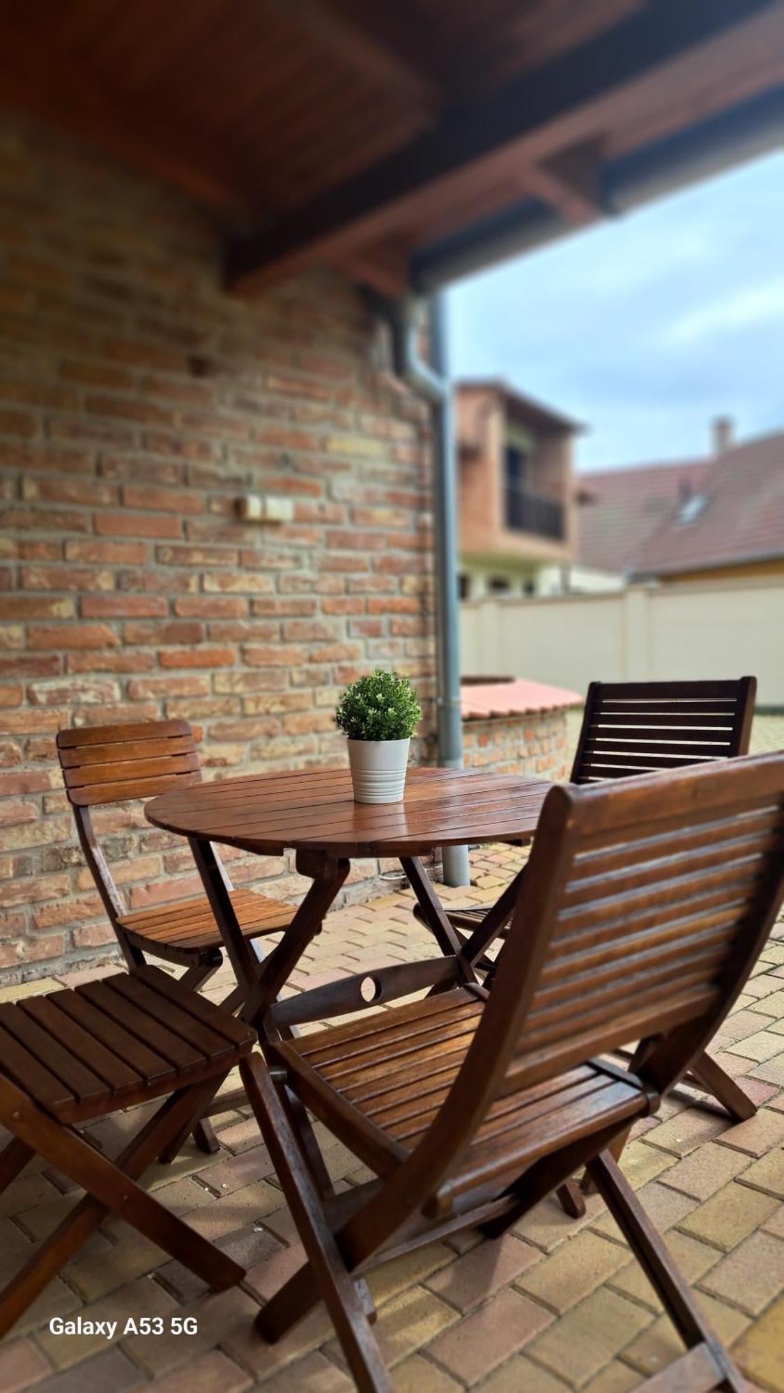 Viktoria Apartman Gyula Exterior foto